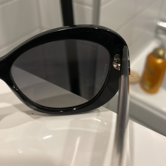 Chanel sunglasses - Picture 5 of 9